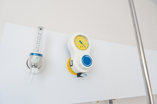 Hospital medical gas services with oxygen flowmeter and pressure gauge