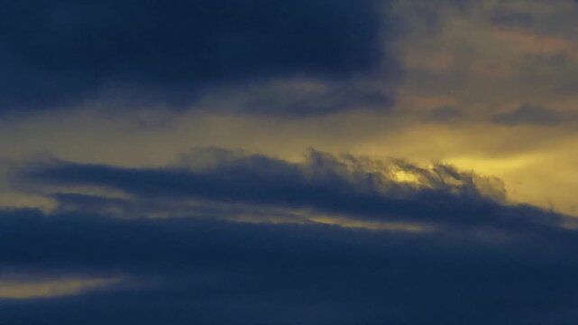 Hyperlapse, formaci&oacute;n de nubes al atardecer