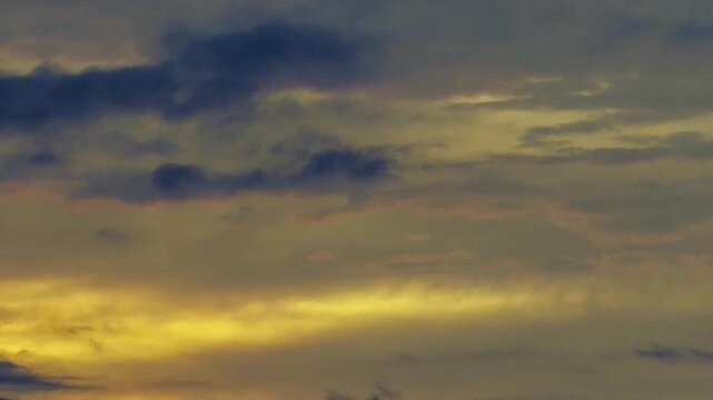 Hyperlapse, formaci&oacute;n de nubes al atardecer