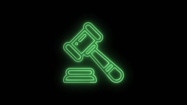 Glowing green neon judge gavel icon isolated on a black background for legal and justice concepts Video motion graphic ...