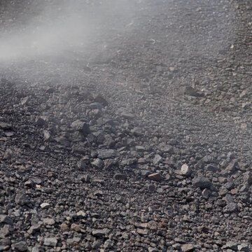 火山礫と立ち上る蒸気 シームレスループ動画背景 1:1 4K