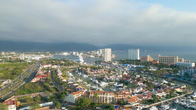 4K MARINA PUERTO VALLARTA MEXICO