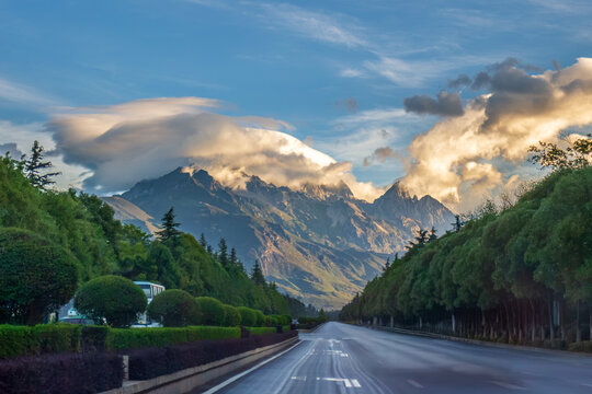 A scenic road view leading to Jade Dragon Snow Mountain, Lijiang, Yunnan, China.
