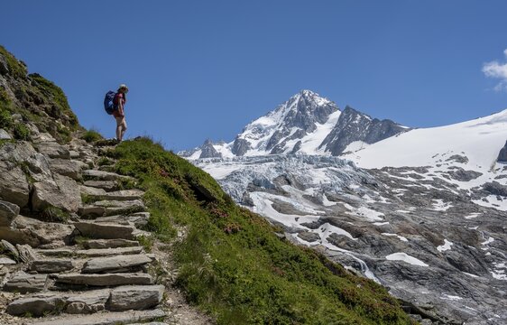 Mountaineer, Hiker on the way to the Refuge Albert 1er, Glacier du Tour, Glacier and mountain peaks, High alpine landscape, Peak of the Aiguille de Chardonnet, Chamonix, Haute-Savoie, France