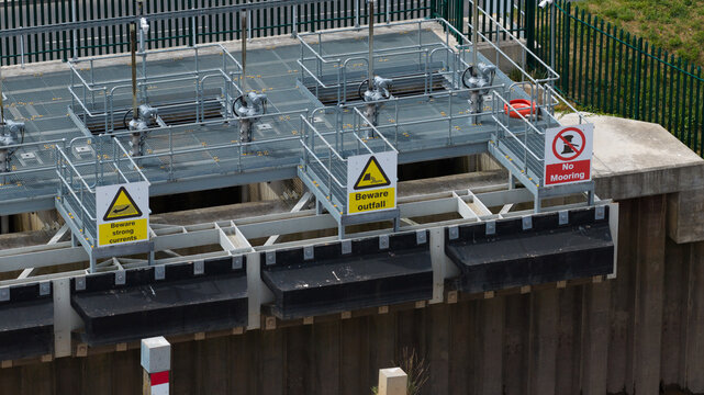 Keadby Pumping Station flood defense outlet detail