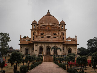 Sadat Ali Tomb © Manan Maheshwari