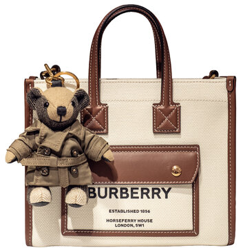 A two-tone Burberry Freya tote bag in white canvas and leather, with a front pocket and leather handles.Milan - Italy, 10 September 2026