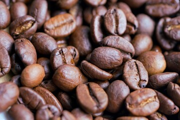 Fototapeta premium Pile of premium roasted dark espresso coffee beans full frame texture.