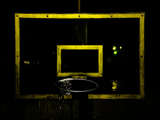 Basketball hoop at night © MAURICIOALEJANDRO