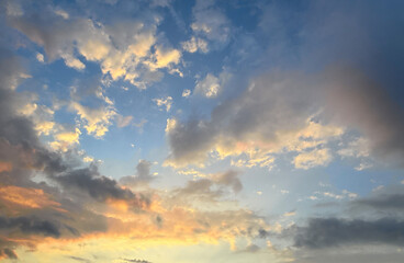 Obraz premium Dramatic sky sunset background. Blue sky with clouds and sun light