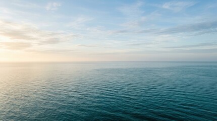 Fototapeta premium A wide ocean horizon featuring light cloud cover