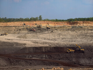 Open Pit Coal Mine Operations with Overburden Stripping and Coal Loading © Dio Tragitza R