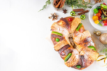 Naklejka premium Traditional Christmas Mexican Rosca de Reyes
