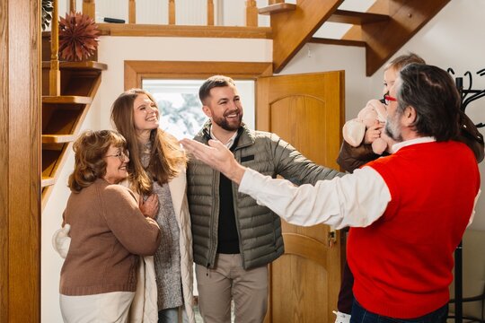 Family arriving home for christmas holidays