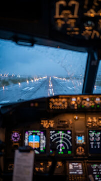 Pilot&rsquo;s Perspective of Wet Runway Approach