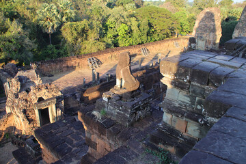 Obraz premium ruined buddhist and hindu khmer temple (pre rup) in angkor in siem reap in cambodia 