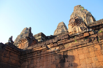 Obraz premium ruined buddhist and hindu khmer temple (pre rup) in angkor in siem reap in cambodia 