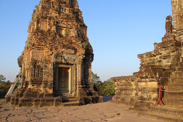 Obraz premium ruined buddhist and hindu khmer temple (pre rup) in angkor in siem reap in cambodia 