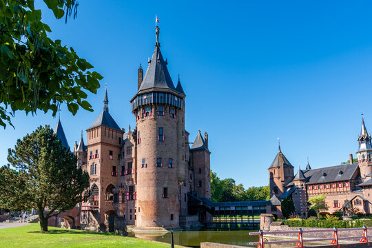 Exterior view of Haar castle and other buildings