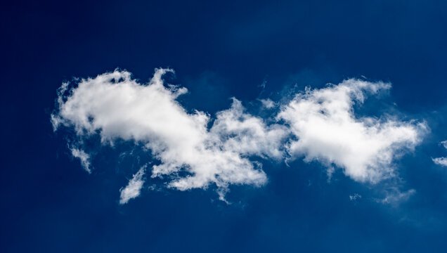 cirros, c&uacute;mulos, estratos, nimbos, cielo, azul, nube, naturaleza, diurna, blanco, clima, celaje, aereo, nublado, alumbrado, claro, luz solar, ambiente, al aire libre, alto, beldad, alegre, impresiones