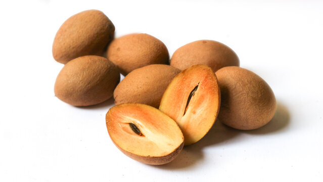 Sawo (sapodilla, Manilkara zapota), a tropical fruit tree with round, brown-skinned fruit. Its soft, fragrant flesh is exceptionally sweet, making it a beloved treat across Indonesia.