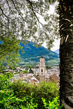 Meran, Altstadt, Stadt, St. Nikolaus Kirche, Pfarrkirche, Tappeinerweg, Spazierweg, Fr&uuml;hling, Sommer, Spazierweg, Promenade, Aussicht, Palmen, Vinschgau, S&uuml;dtirol, Italien