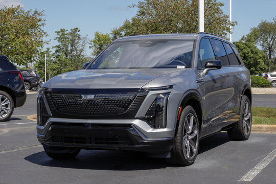 Cadillac VISTIQ Sport 3-Row Electric SUV display. Cadillac offers the VISTIQ with up to 305 miles of driving range. MY:2027