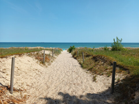 Blick auf einen Strand und die Ostsee auf R&uuml;gen