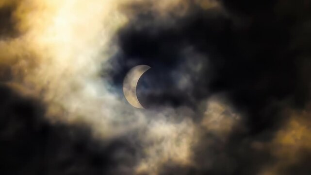 &Eacute;clipse solaire partielle voil&eacute;e par des nuages