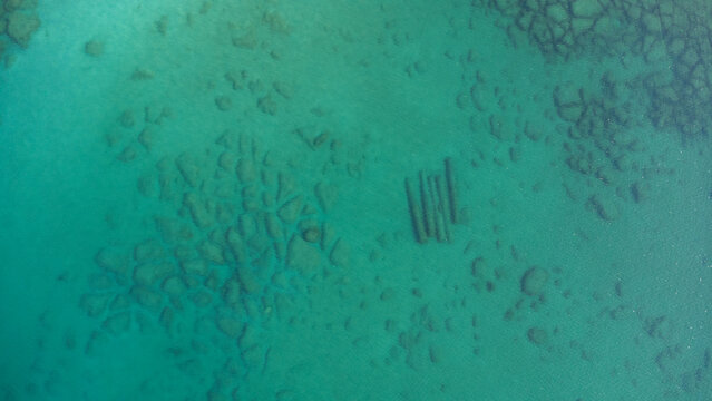 ARCHEOLOGIA SUBACQUEA AEREA, LE CINQUE COLONNE ROMANE DI TORRE CHIANCA A PORTO CESAREO