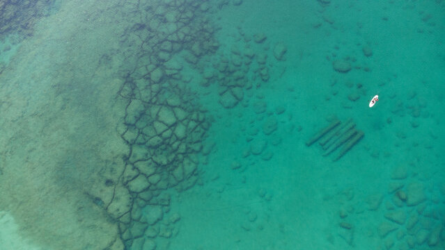 ARCHEOLOGIA SUBACQUEA AEREA, LE CINQUE COLONNE ROMANE DI TORRE CHIANCA A PORTO CESAREO
