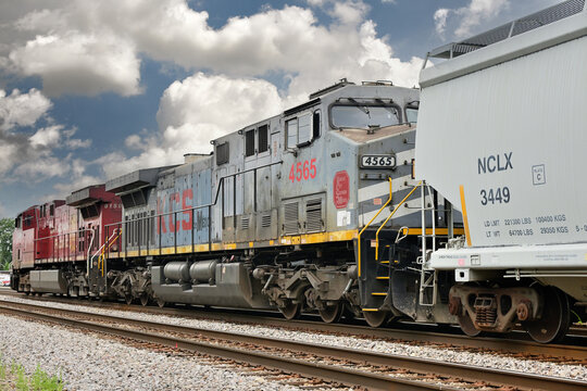 A Kansas City Southern de Mexico locomotive helps lead a Canadian Pacific Kansas City freight train through suburban Chicago.