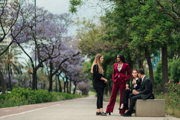 Fototapeta premium Diverse business professionals having a meeting outdoors in a park, discussing ideas and collaborating casually