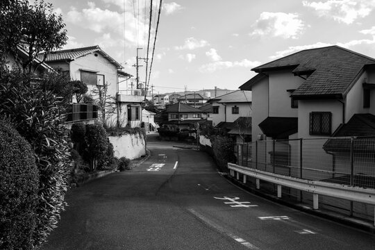 新興住宅地の街路は坂とカーブが多い
