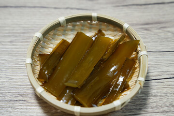 旬の生の茎わかめ © yuuyu