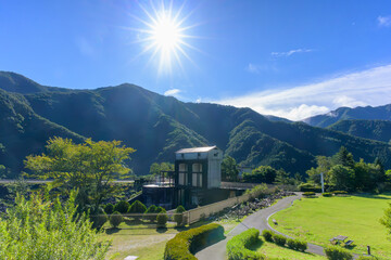 広瀬ダムの洪水吐設備と取水塔（山梨県山梨市） © ramustagram