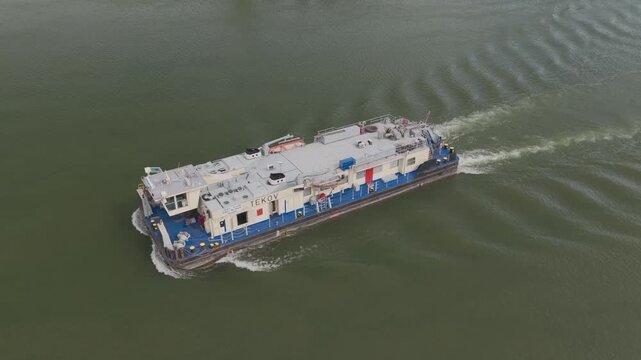 It operates alongside industrial equipment, such as dump trucks and hopper barges, to assist in riverbed maintenance, clearing navigation channels,infrastructure rehabilitation projects along danube
