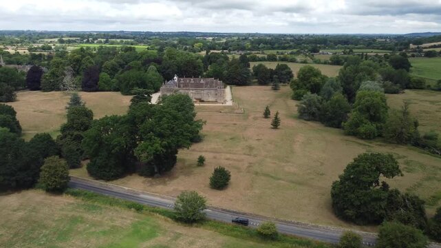 Vue a&eacute;rienne par drone de Lacock Abbey dans le Wiltshire en Angleterre