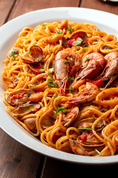 Spaghettoni al sugo di frutti di mare, Pasta Italiana 