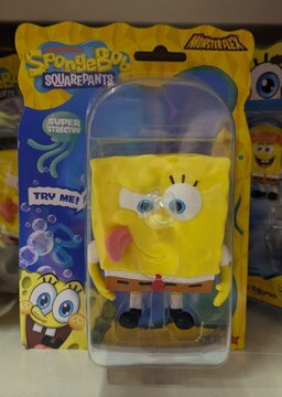 Mu&ntilde;eco Monster Flex de SpongeBob SquarePants, con texto "SUPER STRETCHY" y "TRY ME!", en tienda Toy Planet de Madrid, Espa&ntilde;a, 21 de junio de 2026