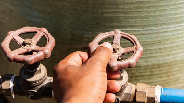 Using valves to manage biogas flow from agricultural waste in a circular economy