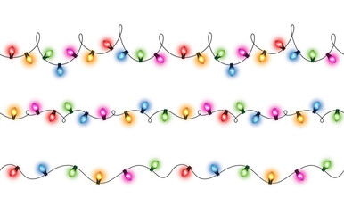 Obraz premium Vector set of realistic glowing colorful hanging christmas lights in seamless pattern on white background