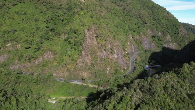 Recorrido a&eacute;reo con drone por los andes Ecuatorianos 