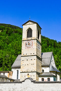 M&uuml;stair, Ofenpass, Kloster, Klosterkirche, Passstrasse, Bergstrasse, Zernez, Engadin, Pass, Nationalpark, Val M&uuml;stair, Alpen, Fr&uuml;hling, Sommer, Graub&uuml;nden, Schweiz