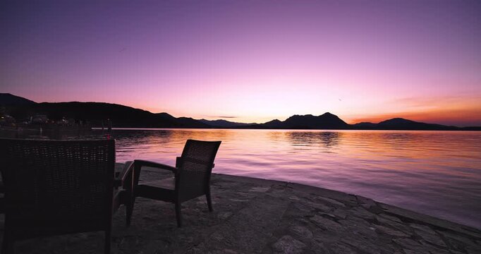  The dawn that caresses the water.