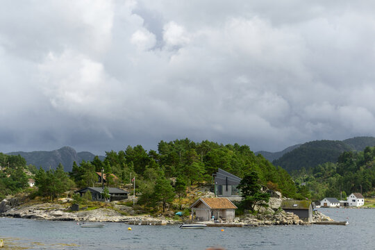 H&oslash;gsfjord Norway cabins and boathouses along the coast