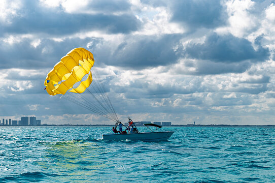 embarcaci&oacute;n, barco, navegaci&oacute;n, navegaci&oacute;n mar&iacute;tima, embarcaci&oacute;n en el mar, barco en el agua, transporte mar&iacute;timo, transporte acu&aacute;tico, veh&iacute;culo acu&aacute;tico, mar, oc&eacute;ano, agua, agua salada, mar abierto, 