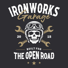 Fototapeta premium Vintage Motorcycle Mechanic Skull Mascot for Streetwear Merch