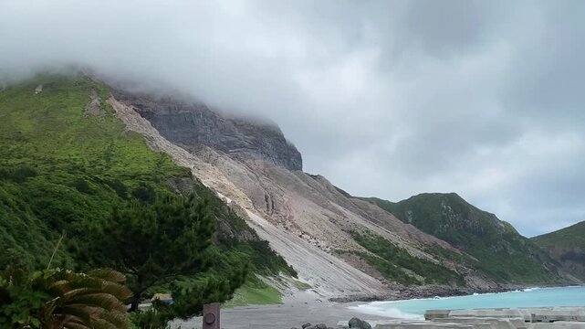 霧に包まれた神津島の山と海岸 Misty Mountains and Coastline of Kozushima Island, Japan