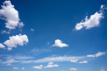Fototapeta premium Blue sky with white clouds floating in nature